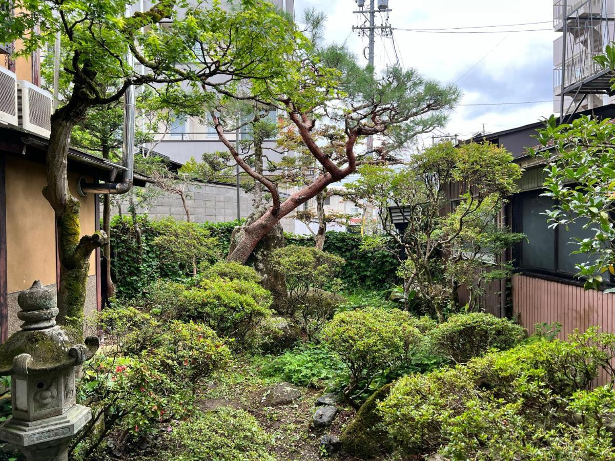 Hostel Murasaki Ryokan ทาคายาม่า ภายนอก รูปภาพ